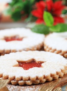 LES SABLÉS FONDANTS A LA CONFITURE DE FRAISE DE MÉMÉ HÉLÈNE